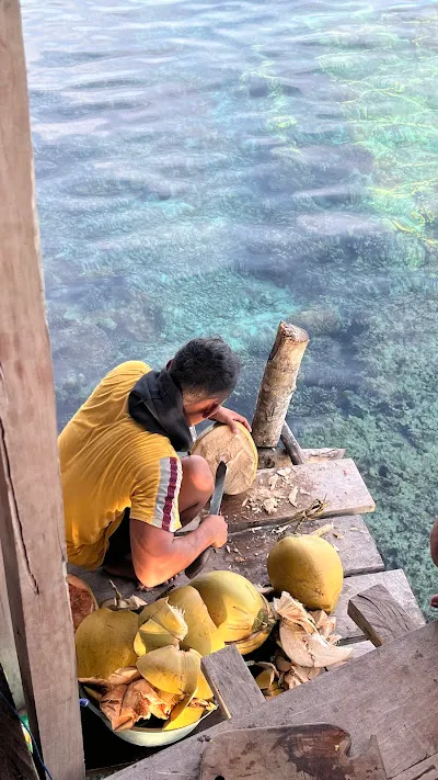 Fresh coconut cutting